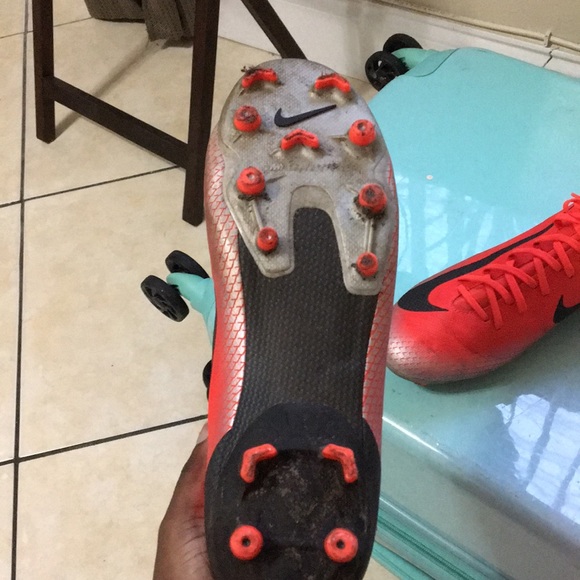 Nike Cleats - Picture 2 of 3